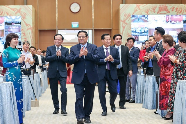 Thủ tướng Phạm Minh Chính cùng các Phó Thủ tướng Lê Minh Khái, Trần Lưu Quang tới dự buổi gặp mặt của Thường trực Chính phủ với đại diện doanh nhân Việt Nam - Ảnh: VGP/Nhật Bắc