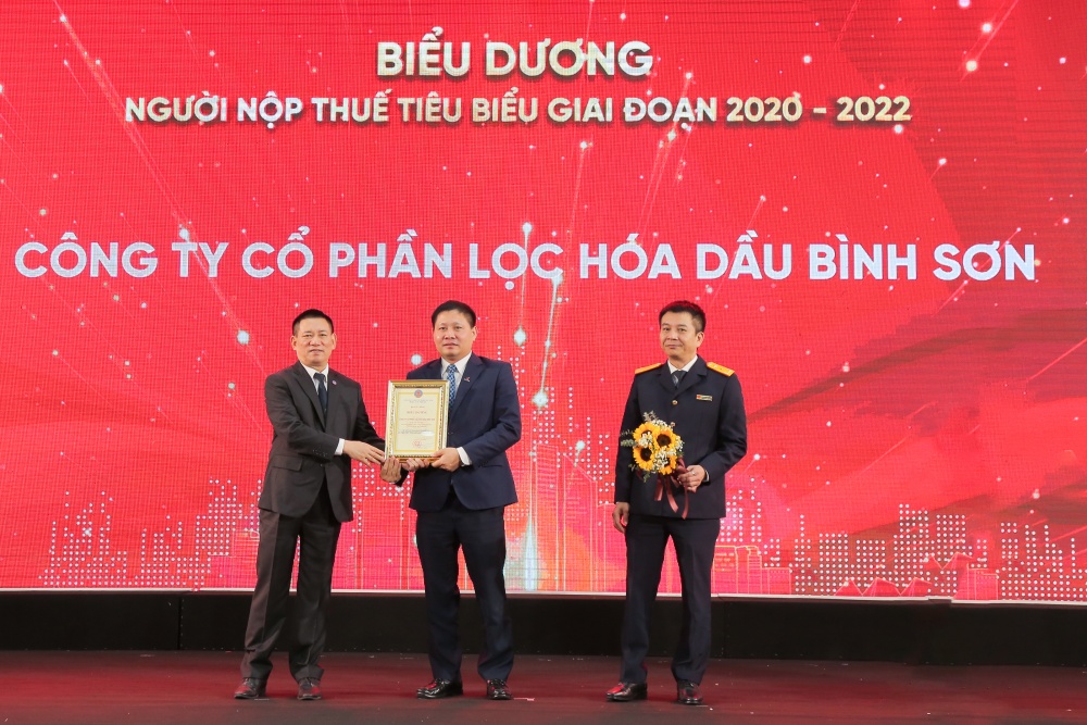 Petrovietnam được vinh danh đơn vị nộp thuế tiêu biểu giai đoạn 2020 - 2022 Petrovietnam được vinh danh đơn vị nộp thuế tiêu biểu giai đoạn 2020 - 2022
