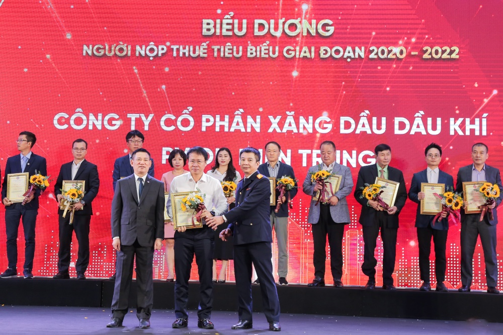 Petrovietnam được vinh danh đơn vị nộp thuế tiêu biểu giai đoạn 2020 - 2022 Petrovietnam được vinh danh đơn vị nộp thuế tiêu biểu giai đoạn 2020 - 2022