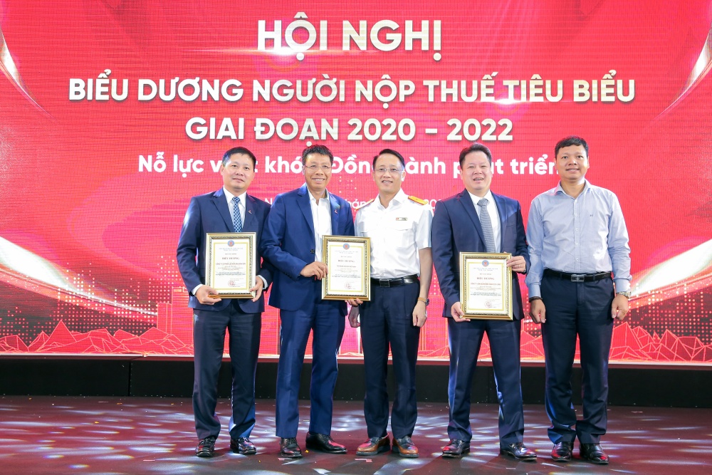 Petrovietnam được vinh danh đơn vị nộp thuế tiêu biểu giai đoạn 2020 - 2022 Petrovietnam được vinh danh đơn vị nộp thuế tiêu biểu giai đoạn 2020 - 2022