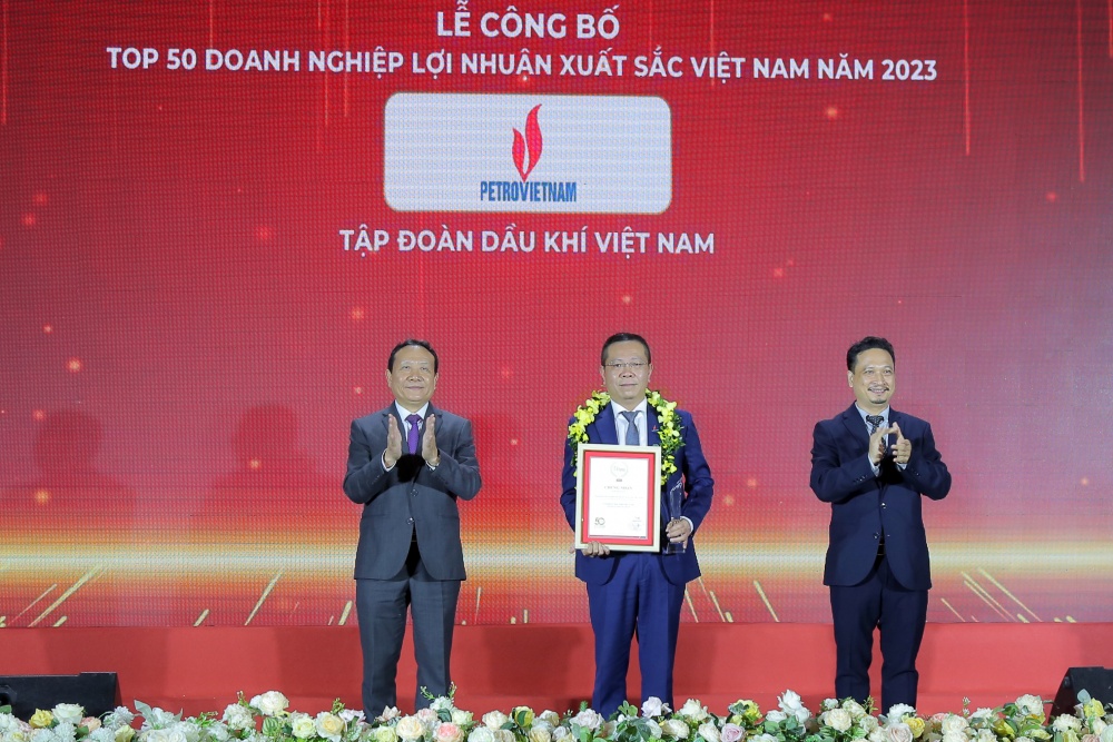 For the 5th consecutive year, Petrovietnam tops ranking of 500 most profitable enterprises in Vietnam