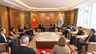 Petrovietnam President and CEO Le Manh Hung receives delegation of Ministry of Foreign Affairs and National Oil and Gas Company leader of Lithuania