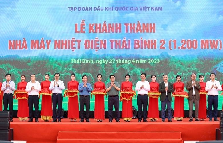 Thủ tướng Phạm Minh Chính và các đại biểu cắt băng khánh thành Nhà máy Nhiệt điện Thái Bình 2, ngày 27/4/2023 Thủ tướng Phạm Minh Chính và các đại biểu cắt băng khánh thành Nhà máy Nhiệt điện Thái Bình 2, ngày 27/4/2023
