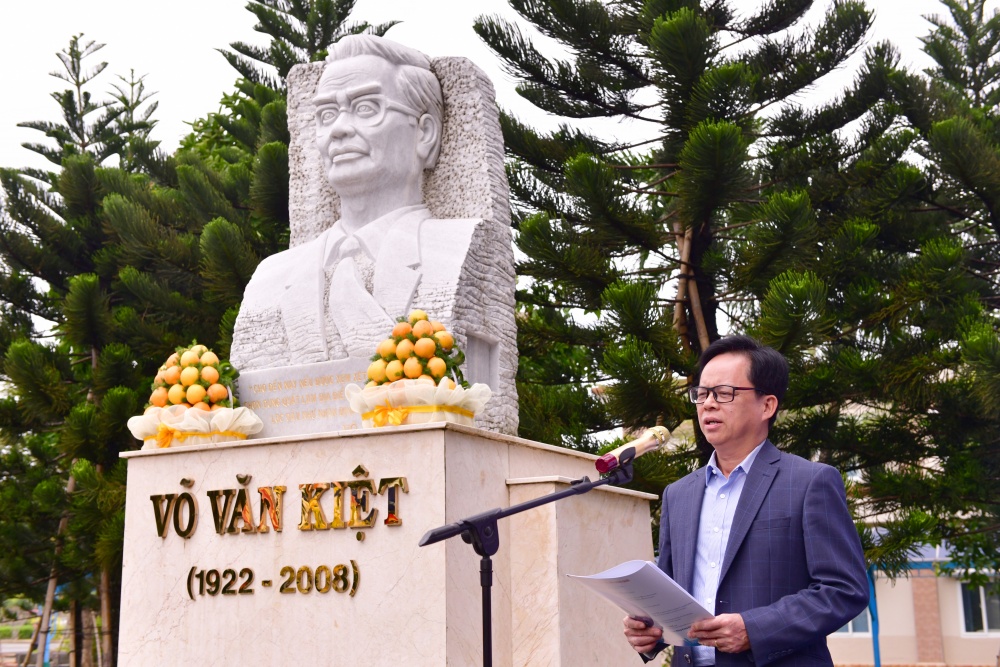 Người lao động BSR dâng hoa tưởng nhớ cố Thủ tướng Võ Văn Kiệt Người lao động BSR dâng hoa tưởng nhớ cố Thủ tướng Võ Văn Kiệt