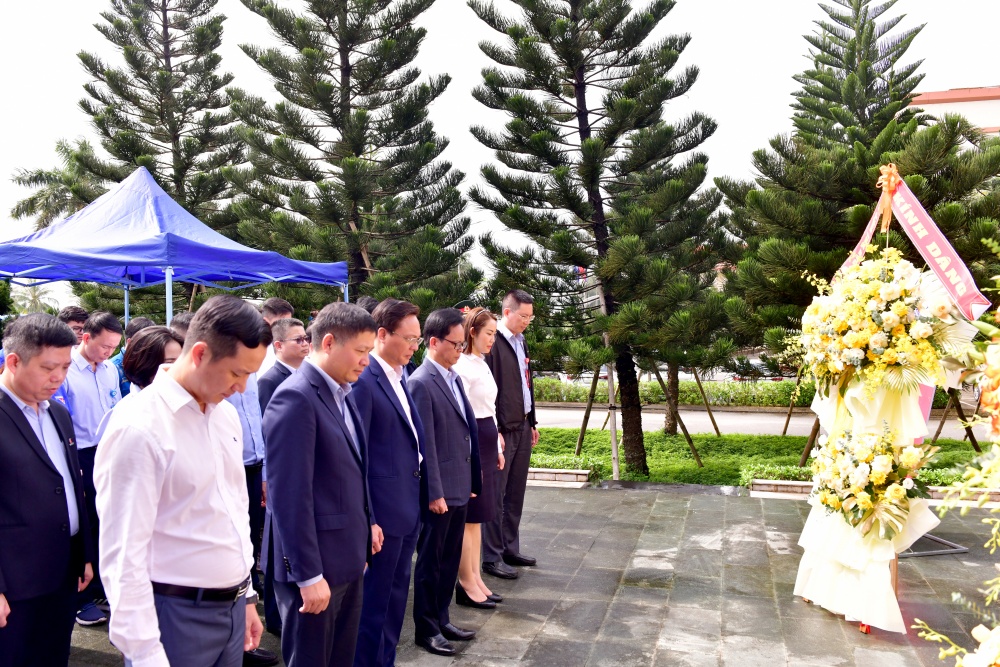 Người lao động BSR dâng hoa tưởng nhớ cố Thủ tướng Võ Văn Kiệt