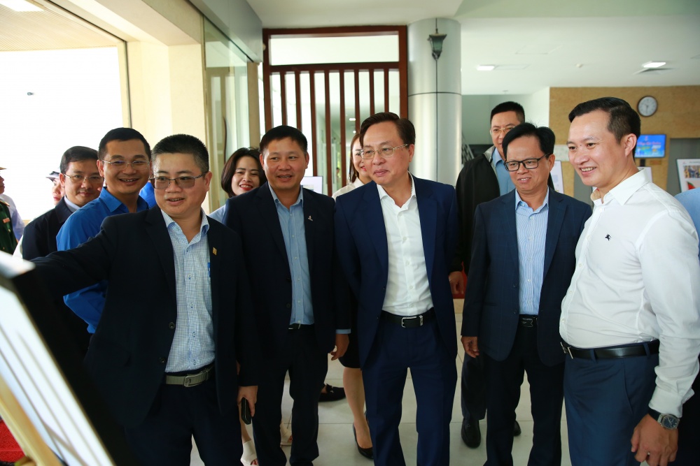 Triển lãm và trao giải cuộc thi ảnh “Petrovietnam trong tôi” khu vực miền Trung Triển lãm và trao giải cuộc thi ảnh “Petrovietnam trong tôi” khu vực miền Trung