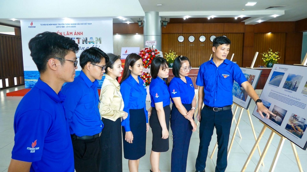Triển lãm và trao giải cuộc thi ảnh “Petrovietnam trong tôi” khu vực miền Trung Triển lãm và trao giải cuộc thi ảnh “Petrovietnam trong tôi” khu vực miền Trung