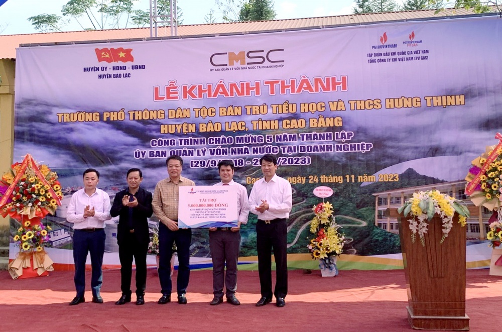 H3. Đại diện PV GAS trao chứng nhận 5 tỷ đồng tài trợ xây dựng công trình giáo dục mới tại Cao Bằng
