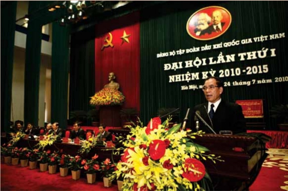 Đồng chí Nông Đức Mạnh, Tổng Bí thư Ban Chấp hành Trung ương Đảng khóa X, phát biểu chỉ đạo tại Đại hội Đảng bộ Tập đoàn Dầu khí Quốc gia Việt Nam lần thứ I