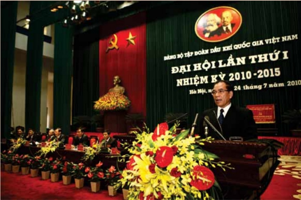 Đồng chí Nông Đức Mạnh, Tổng Bí thư Ban Chấp hành Trung ương Đảng khóa X, phát biểu chỉ đạo tại Đại hội Đảng bộ Tập đoàn Dầu khí Quốc gia Việt Nam lần thứ I Đồng chí Nông Đức Mạnh, Tổng Bí thư Ban Chấp hành Trung ương Đảng khóa X, phát biểu chỉ đạo tại Đại hội Đảng bộ Tập đoàn Dầu khí Quốc gia Việt Nam lần thứ I