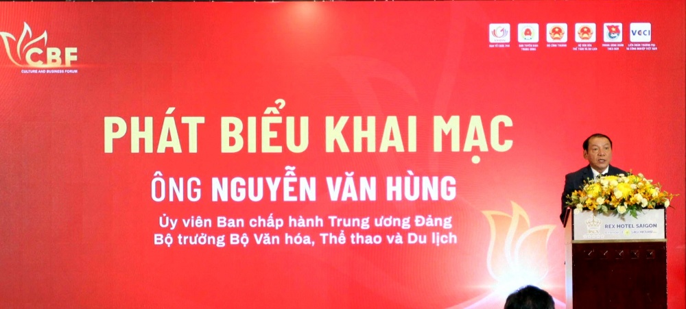Ông Nguyễn Văn Hùng, Ủy viên BCH Trung ương Đảng, Bộ trưởng Bộ VHTTDL phát biểu khai mạc diễn đàn Ông Nguyễn Văn Hùng, Ủy viên BCH Trung ương Đảng, Bộ trưởng Bộ VHTTDL phát biểu khai mạc diễn đàn