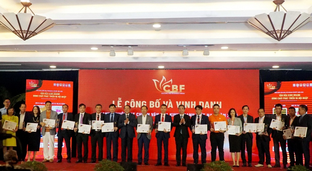 Tôn vinh 20“Doanh nghiệp đạt chuẩn văn hóa kinh doanh Việt Nam” năm 2023
