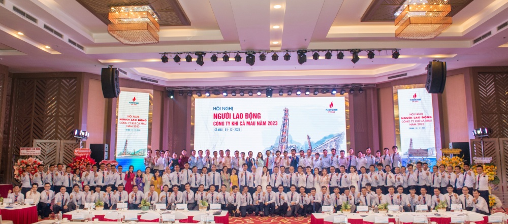 Toàn thể lãnh đạo, CBCNV-NLĐ KCM quyết tâm thực hiện các mục tiêu mới. Toàn thể lãnh đạo, CBCNV-NLĐ KCM quyết tâm thực hiện các mục tiêu mới.