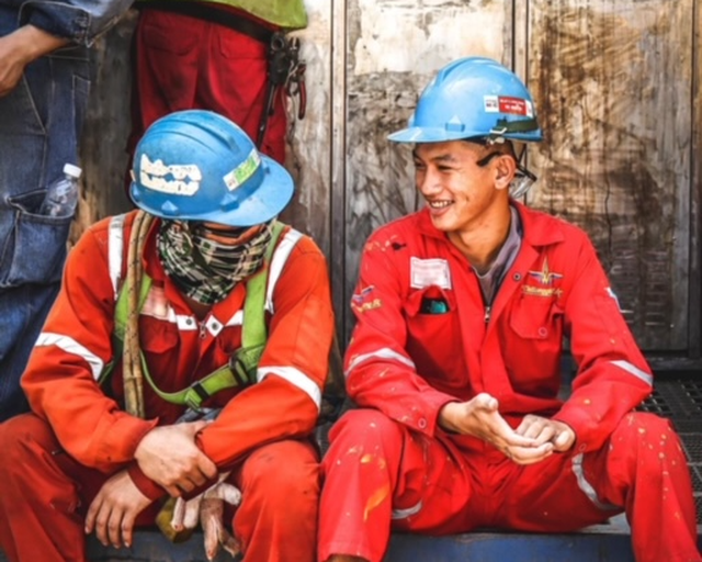 Nét đẹp lao động ngành dầu khí- Ảnh 6. Nét đẹp lao động ngành dầu khí- Ảnh 6.