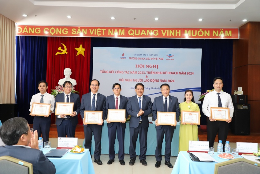 PVU đóng góp tích cực và ý nghĩa vào sự phát triển của Tập đoàn Dầu khí Việt Nam PVU đóng góp tích cực và ý nghĩa vào sự phát triển của Tập đoàn Dầu khí Việt Nam
