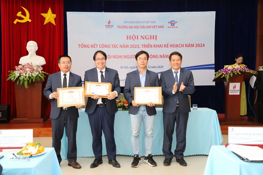 PVU đóng góp tích cực và ý nghĩa vào sự phát triển của Tập đoàn Dầu khí Việt Nam PVU đóng góp tích cực và ý nghĩa vào sự phát triển của Tập đoàn Dầu khí Việt Nam