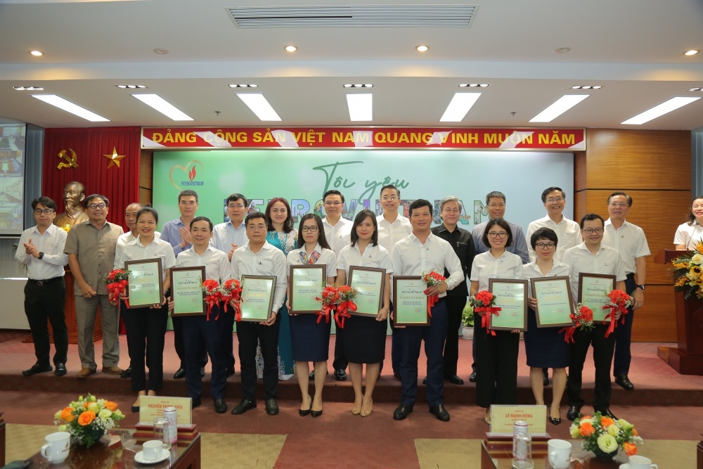 Triển khai tái tạo văn hóa tại Petrovietnam: Trở nên mẫu mực và ngày càng hiệu quả Triển khai tái tạo văn hóa tại Petrovietnam: Trở nên mẫu mực và ngày càng hiệu quả