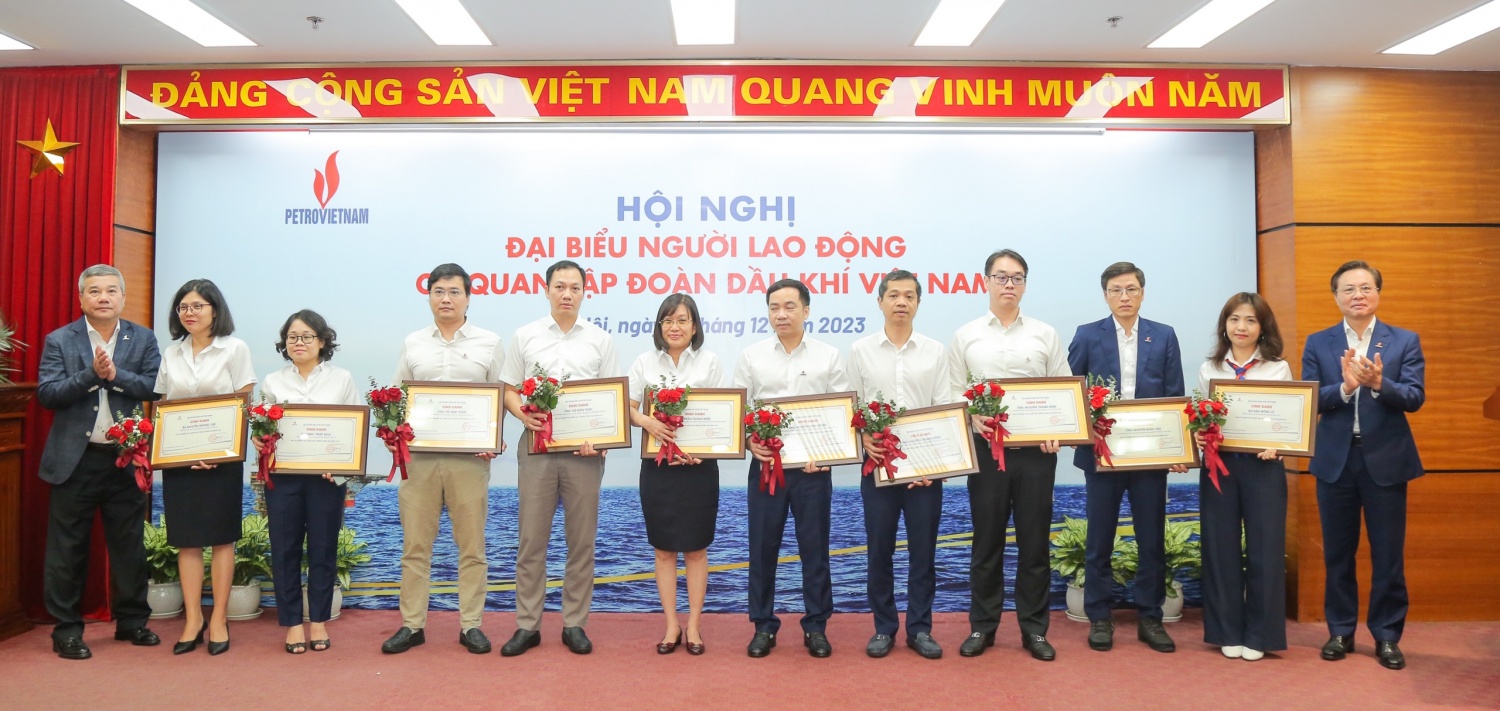 Hội nghị đại biểu người lao động Cơ quan Tập đoàn Dầu khí Việt Nam năm 2024: Tăng cường và bổ sung các động lực phát triển Hội nghị Đại biểu người lao động Cơ quan Tập đoàn Dầu khí Việt Nam năm 2024: Tăng cường các động lực tăng trưởng