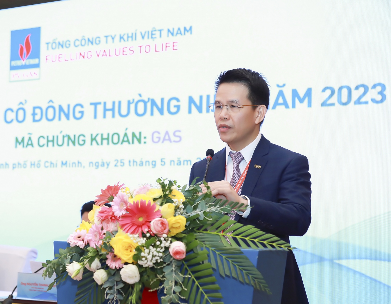 Hình 2. Ông Phạm Văn Phong – Tổng giám đốc PV GAS báo cáo kết quả năm 2023, khẳng định quyết tâm và nỗ lực phát triển doanh nghiệp tiên phong ngành công nghiệp khí Hình 2. Ông Phạm Văn Phong – Tổng giám đốc PV GAS báo cáo kết quả năm 2023, khẳng định quyết tâm và nỗ lực phát triển doanh nghiệp tiên phong ngành công nghiệp khí