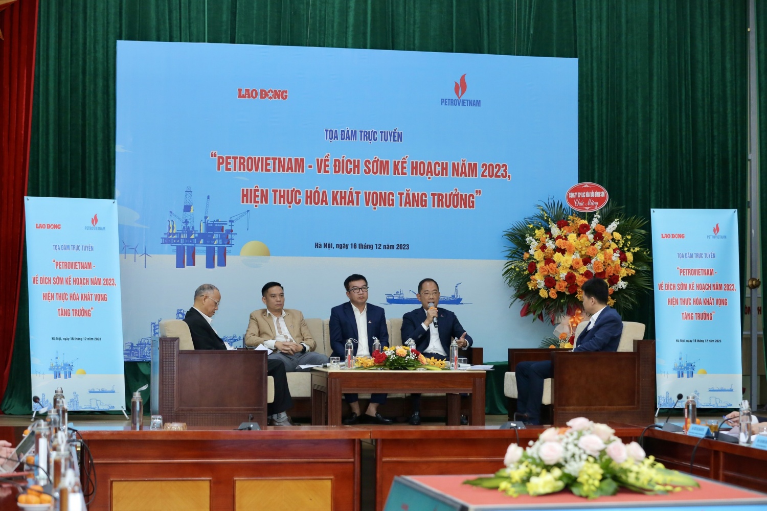 Các diễn giả, khách mời tham gia chia sẻ tại Tọa đàm Các diễn giả, khách mời tham gia chia sẻ tại Tọa đàm