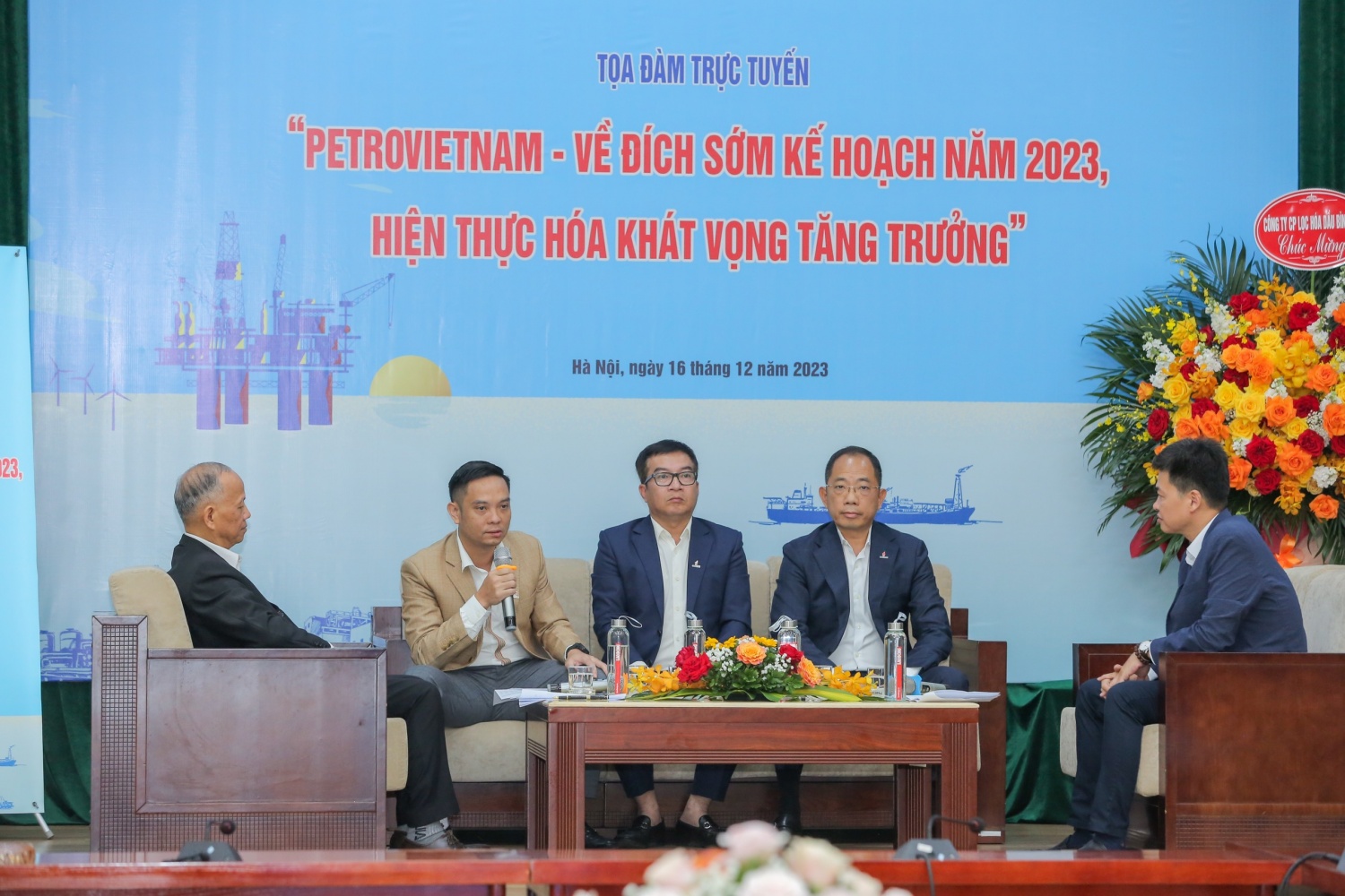 Bản lĩnh, trí tuệ của “những người đi tìm lửa” PVEP góp phần phát triển đất nước Bản lĩnh, trí tuệ của “những người đi tìm lửa” PVEP góp phần phát triển đất nước