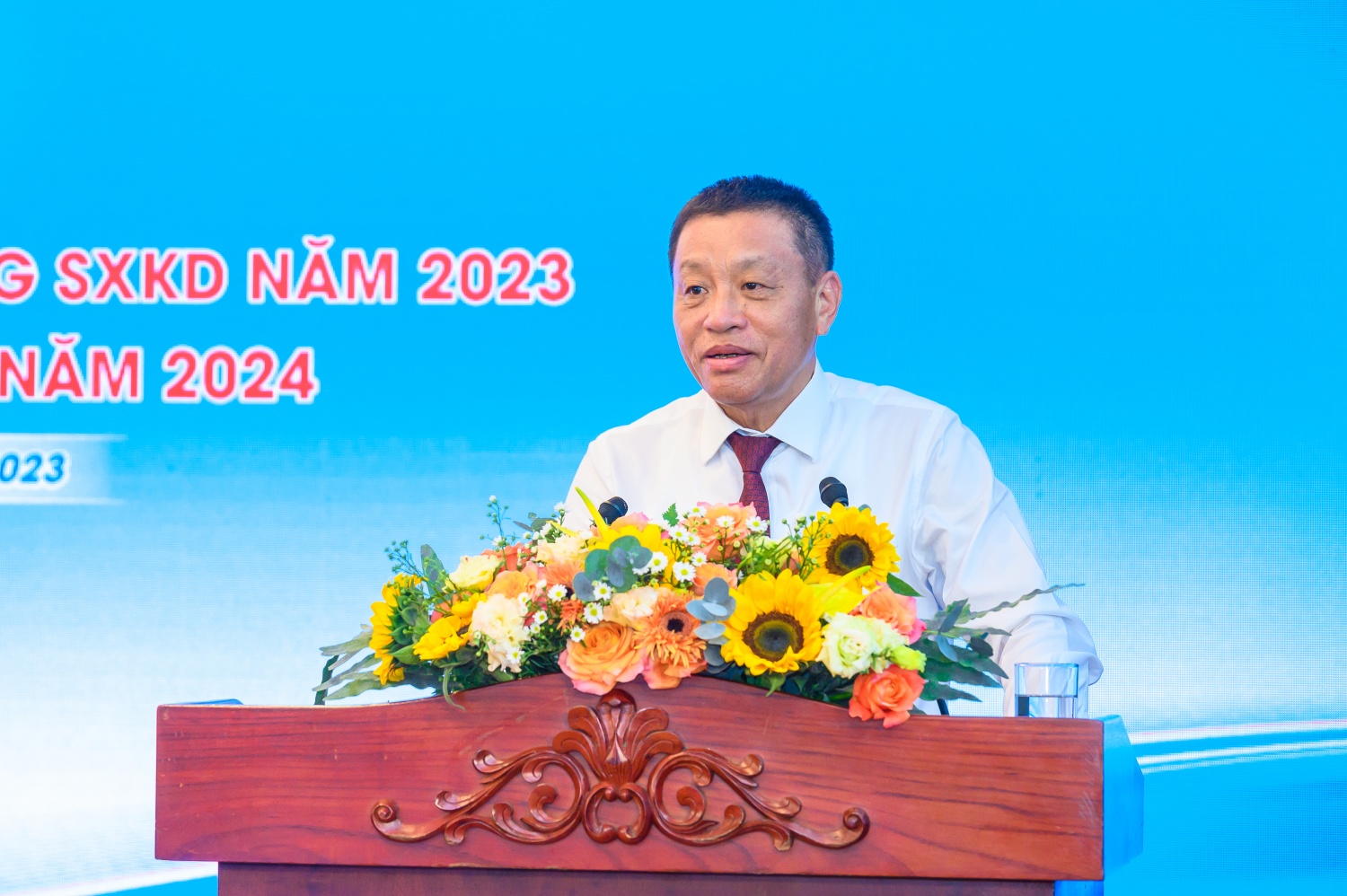 Ông Đoàn Văn Nhuộm – Phó Bí thư Đảng ủy, Tổng Giám đốc PVOIL phát biểu tại Hội nghị Ông Đoàn Văn Nhuộm – Phó Bí thư Đảng ủy, Tổng Giám đốc PVOIL phát biểu tại Hội nghị