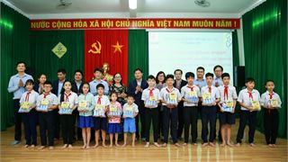 BSR trao nhiều phần quà cho các em học sinh tại Trung tâm nuôi dạy trẻ khuyết tật Võ Hồng Sơn