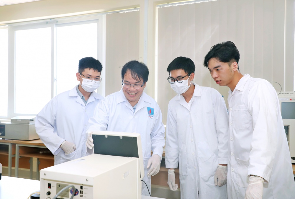 28-NTHT-AB-0001-03: Niềm vui khi thầy thấy kết quả của nghiên cứu đã thành công. 28-NTHT-AB-0001-03: Niềm vui khi thầy thấy kết quả của nghiên cứu đã thành công.
