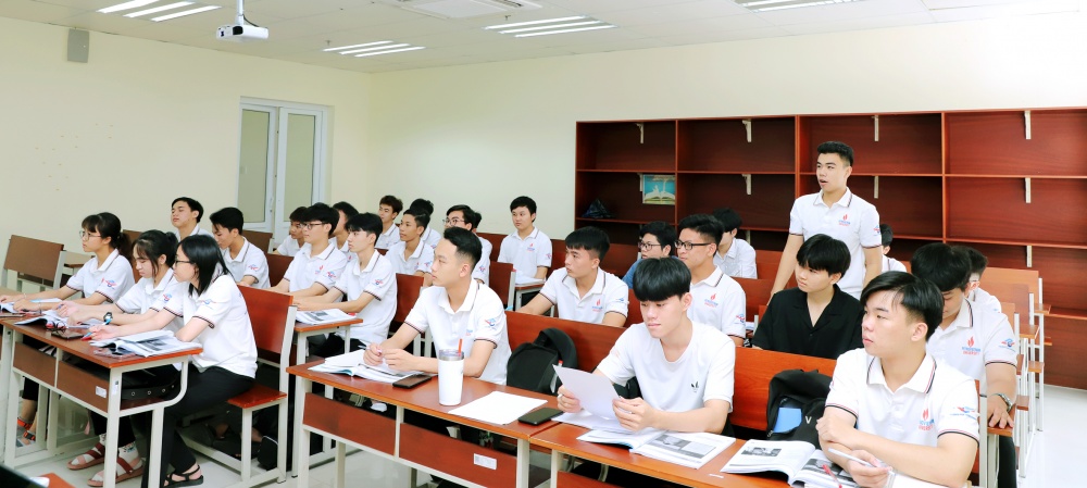 28-NTHT-AB-0003-03: Sinh viên tiếp tục trả lời câu hỏi bằng tiếng Anh. 28-NTHT-AB-0003-03: Sinh viên tiếp tục trả lời câu hỏi bằng tiếng Anh.