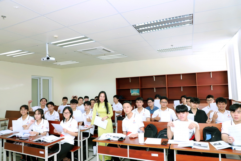 28-NTHT-AB-0003-06: Cả lớp nhận đề bài cô phát nhé. 28-NTHT-AB-0003-06: Cả lớp nhận đề bài cô phát nhé.