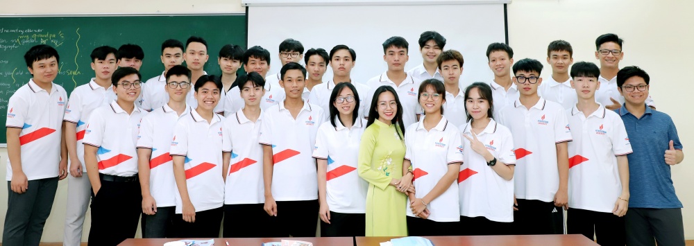 28-NTHT-AB-0003-08: Cả lớp chụp hình lớp học vui nhộn nhé. 28-NTHT-AB-0003-08: Cả lớp chụp hình lớp học vui nhộn nhé.