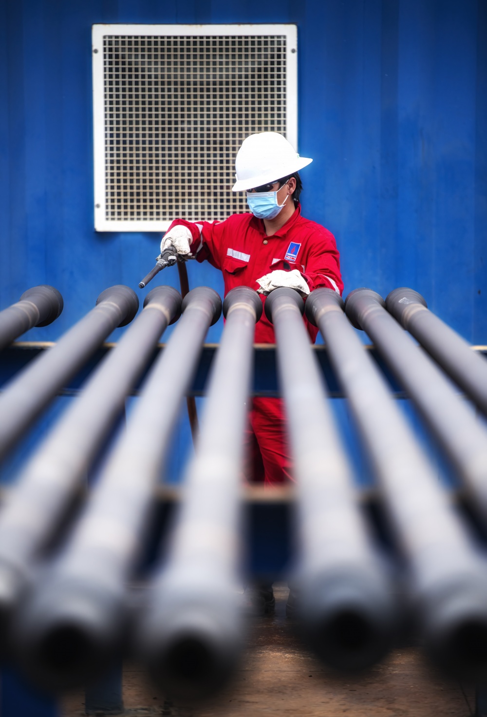 18-DQL-AB-0004-06: Làm sạch cần khoan trước khi kiểm định tại PVD Offshore.