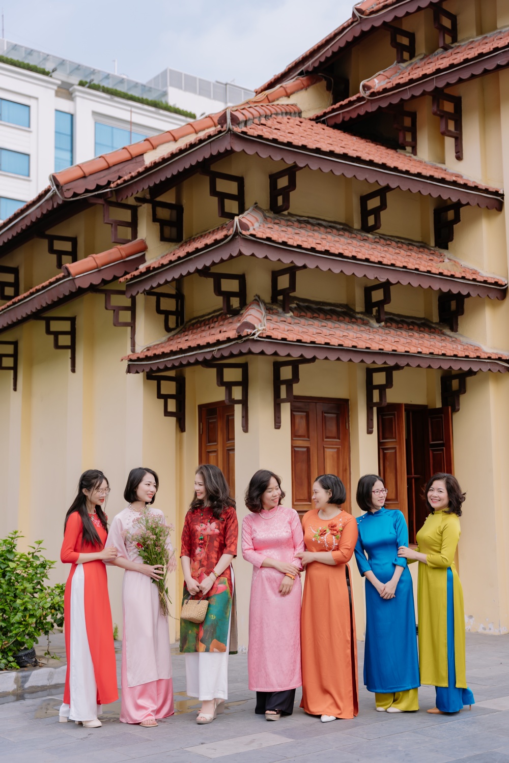 16-DTHN-AD-0005: Chân thành: Các chị em trong Chi nhánh luôn tâm niệm chân thành là chìa khóa gắn kết lâu bên nhất; vậy nên dù vị trí công việc có khác nhau, hoặc gặp các vấn đề tranh luận trong công việc nhưng sự chia sẻ chân thành sẽ luôn là giải pháp để lắng nghe và hiểu nhau hơn. 16-DTHN-AD-0005: Chân thành: Các chị em trong Chi nhánh luôn tâm niệm chân thành là chìa khóa gắn kết lâu bên nhất; vậy nên dù vị trí công việc có khác nhau, hoặc gặp các vấn đề tranh luận trong công việc nhưng sự chia sẻ chân thành sẽ luôn là giải pháp đ