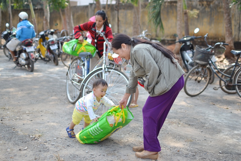 12-HL-AD-0006: PVFCCo trách nhiệm sẻ chia cùng bà con nông dân. 12-HL-AD-0006: PVFCCo trách nhiệm sẻ chia cùng bà con nông dân.