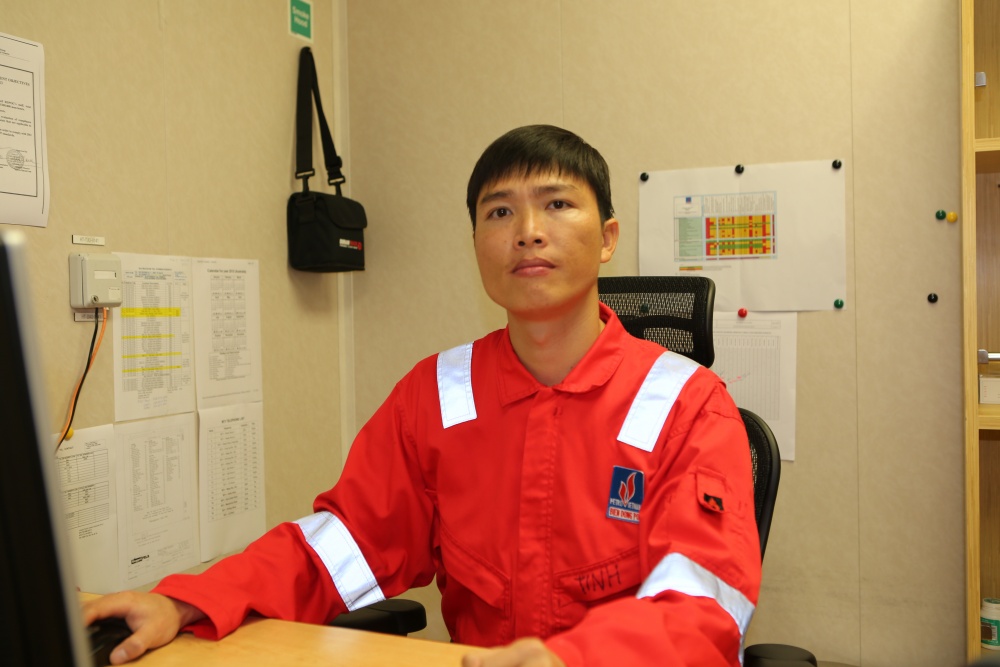 34-NNP-AB-0001-05: Nguyễn Thanh Tĩnh, Giàn trưởng trẻ nhất tại Cụm giàn Hải Thạch - Mộc Tinh. 34-NNP-AB-0001-05: Nguyễn Thanh Tĩnh, Giàn trưởng trẻ nhất tại Cụm giàn Hải Thạch - Mộc Tinh.