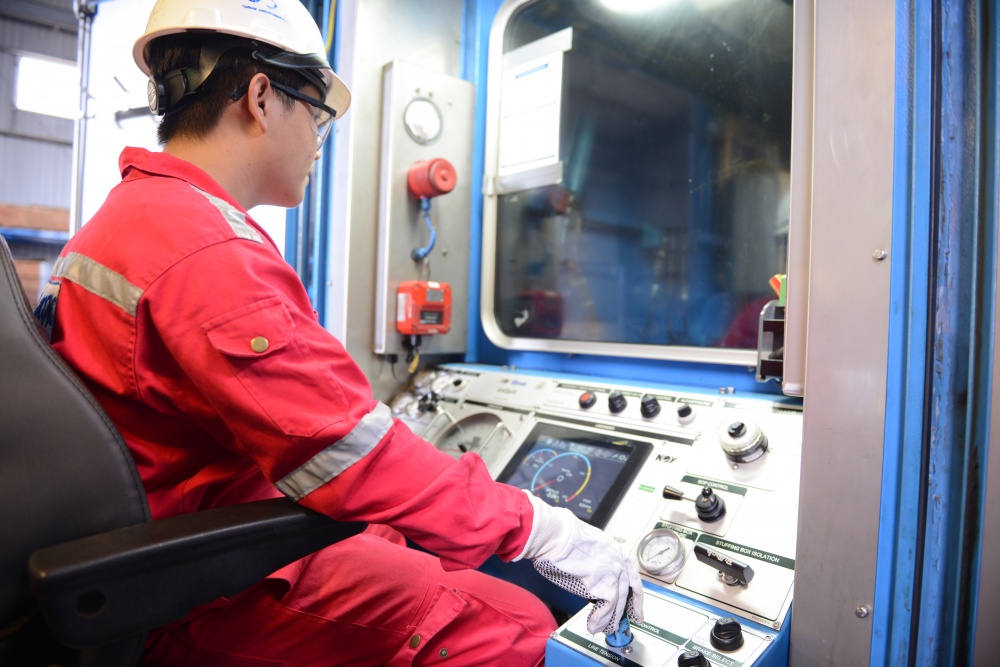18-NTT2-AB-0003-02: Kỹ thuật viên điều khiển trạm tời.