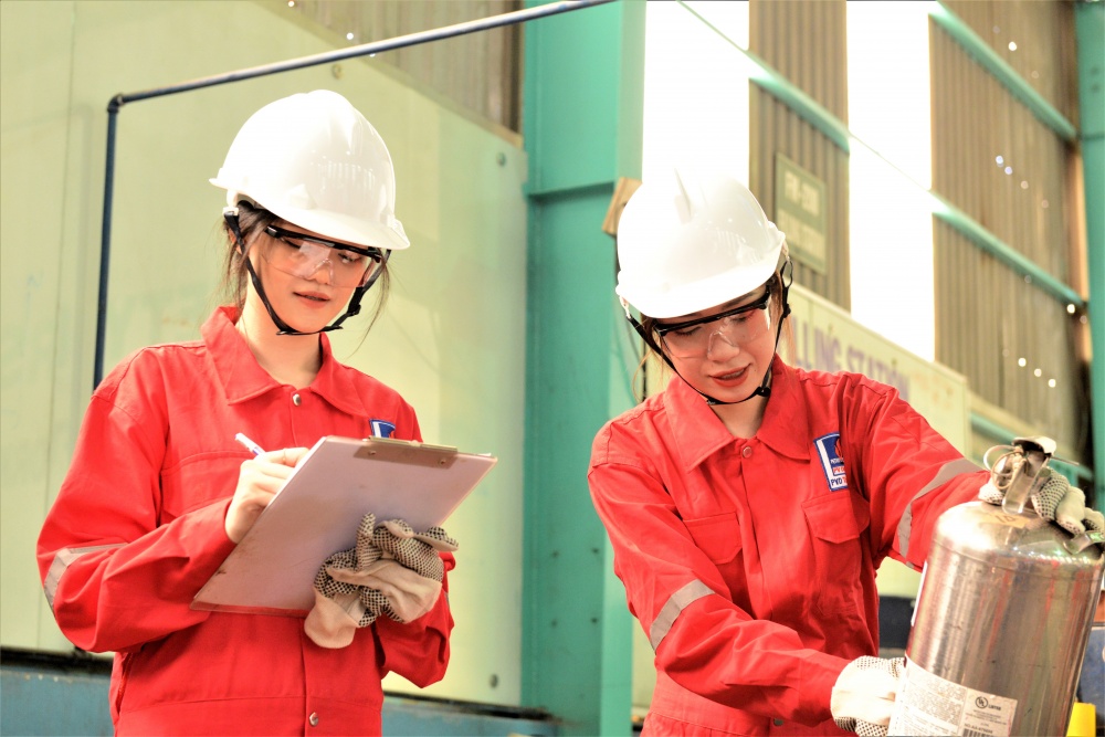 18-NTT2-AB-0001-02: Tỉ mỉ. 18-NTT2-AB-0001-02: Tỉ mỉ.
