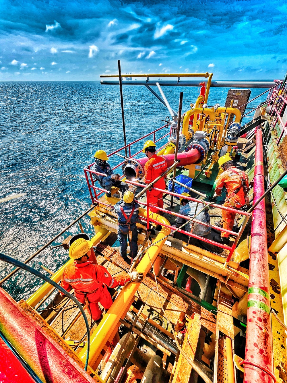 09-PNP-AB-0002-04: Lắp đặt ống dầu trên BK4. 09-PNP-AB-0002-04: Lắp đặt ống dầu trên BK4.