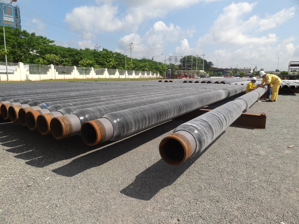 16-PTLN-AD-0002: Công nhân kỹ thuật PVCoating kiểm tra chất lượng sản phẩm bọc ống chống ăn mòn. 16-PTLN-AD-0002: Công nhân kỹ thuật PVCoating kiểm tra chất lượng sản phẩm bọc ống chống ăn mòn.