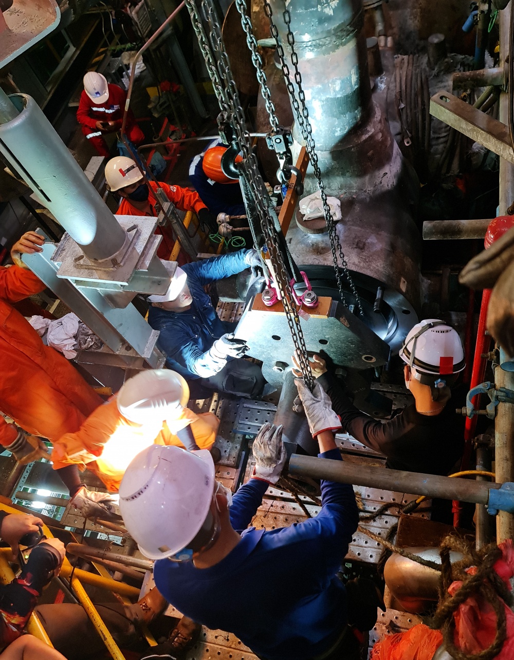 11-PVD-AB-0001-10: Lắp van hơi chính. 11-PVD-AB-0001-10: Lắp van hơi chính.