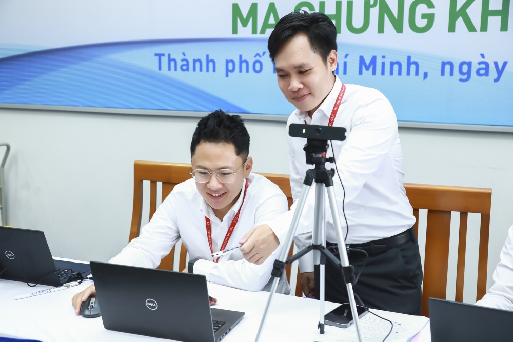 16-TDNC-AB-0001-03: Đội ngũ hỗ trợ Đại hội cổ đông. 16-TDNC-AB-0001-03: Đội ngũ hỗ trợ Đại hội cổ đông.