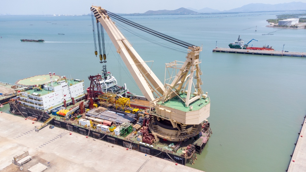09-VDH-AD-0022: Tàu Hoàng Sa chuẩn bị các thiết bị cho mỗi chuyến đi thi công biển. 09-VDH-AD-0022: Tàu Hoàng Sa chuẩn bị các thiết bị cho mỗi chuyến đi thi công biển.