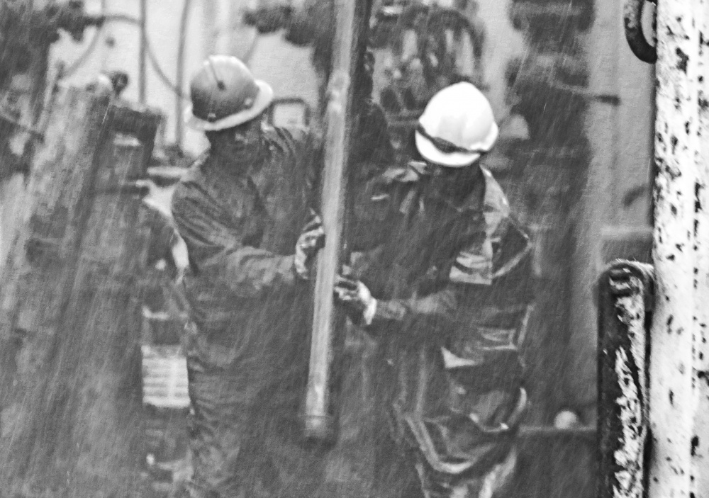 Tác phẩm dự thi 'Petrovietnam trong tôi': Các ảnh đơn lần 3 của tác giả Vương Hữu Quốc Thái (Vietsovpetro) Tác phẩm dự thi 'Petrovietnam trong tôi': Các ảnh đơn lần 3 của tác giả Vương Hữu Quốc Thái (Vietsovpetro)