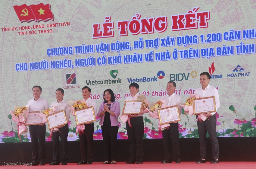 Chủ tịch nước dự Lễ tổng kết và bàn giao 1.200 căn nhà cho người nghèo ở Sóc Trăng