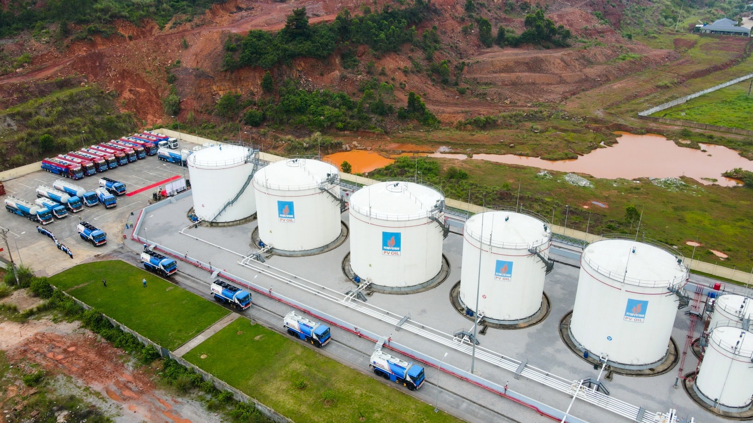 Tập đoàn Dầu khí Quốc gia Việt Nam: Vững chí bền lòng, đi trong gió ngược Tập đoàn Dầu khí Quốc gia Việt Nam: Vững chí bền lòng, đi trong gió ngược