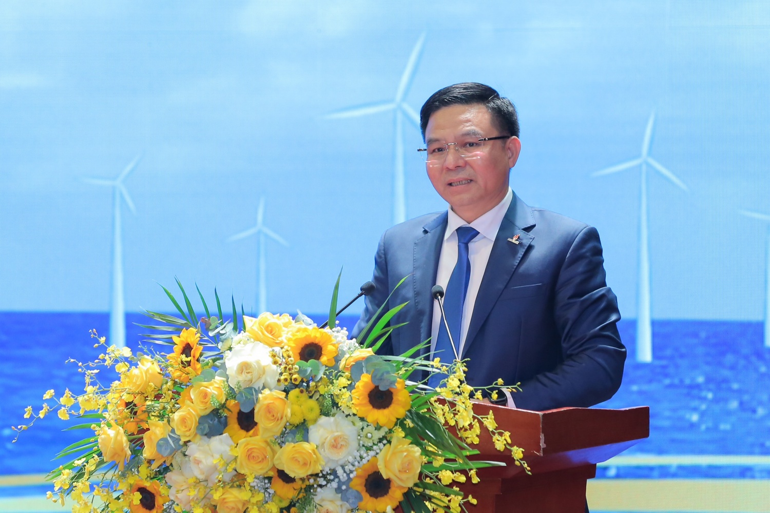 Đồng chí Lê Mạnh Hùng, Bí thư Đảng uỷ, Chủ tịch HĐTV, Tổng Giám đốc Tập đoàn phát biểu khai mạc Hội nghị