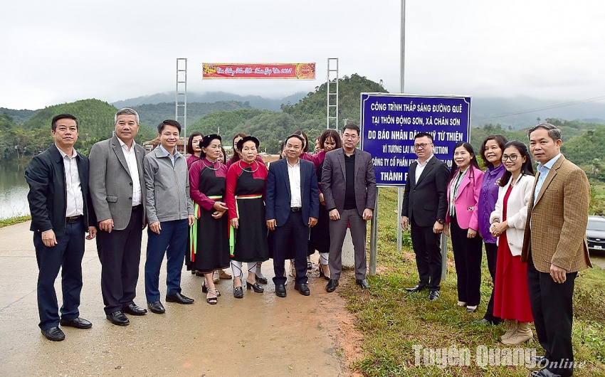 Petrovietnam trao tặng 500 triệu đồng cho quỹ Tết vì người nghèo tỉnh Tuyên Quang Petrovietnam trao tặng 500 triệu đồng cho quỹ Tết vì người nghèo tỉnh Tuyên Quang