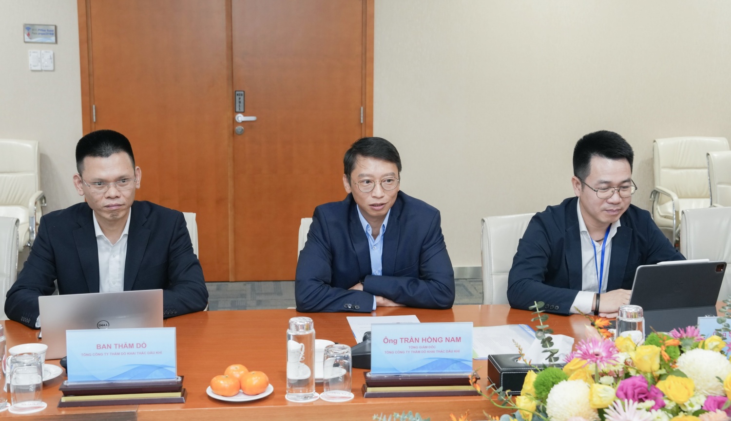 Ông Trần Hồng Nam – Tổng Giám đốc PVEP phát biểu tại cuộc họp Ông Trần Hồng Nam – Tổng Giám đốc PVEP phát biểu tại cuộc họp