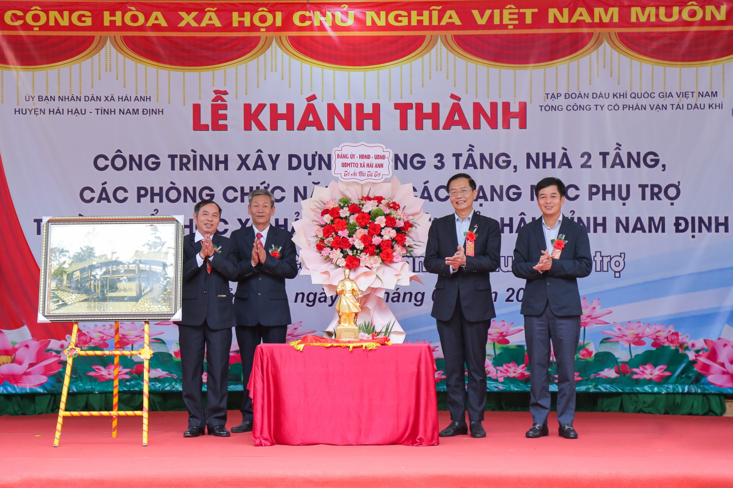 Petrovietnam/PVTrans trao hỗ trợ xây dựng nhà chức năng Trường Tiểu học Hải Anh (Nam Định) Petrovietnam/PVTrans trao hỗ trợ xây dựng nhà chức năng Trường Tiểu học Hải Anh (Nam Định)