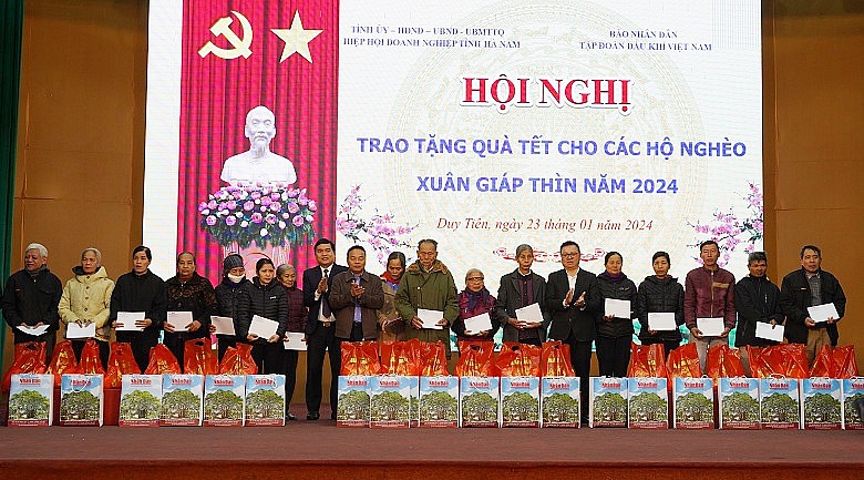 Petrovietnam trao hỗ trợ xây nhà đại đoàn kết tại tỉnh Hà Nam Petrovietnam trao hỗ trợ xây nhà đại đoàn kết tại tỉnh Hà Nam